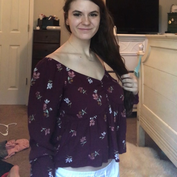 Cute off the shoulder floral top! - Picture 3 of 3